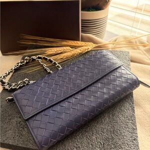 Authentic Bottega Veneta Intrecciato Chain Wallet / WOC – Excellent